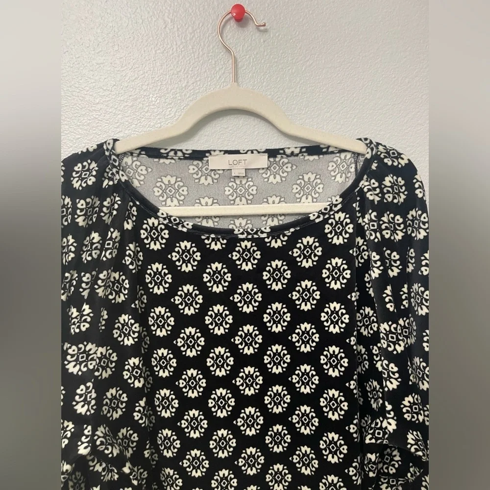 Loft Geo Velour Balloon Sleeves Black and White Top Size Large - Picture 6 of 14